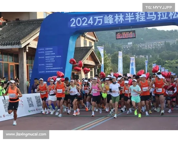 2025万峰林警察半程马拉松赛精彩开跑 贵州兴义迎来体育盛事 2025万峰林警察半程马拉松赛精彩开跑 贵州兴义迎来体育盛事